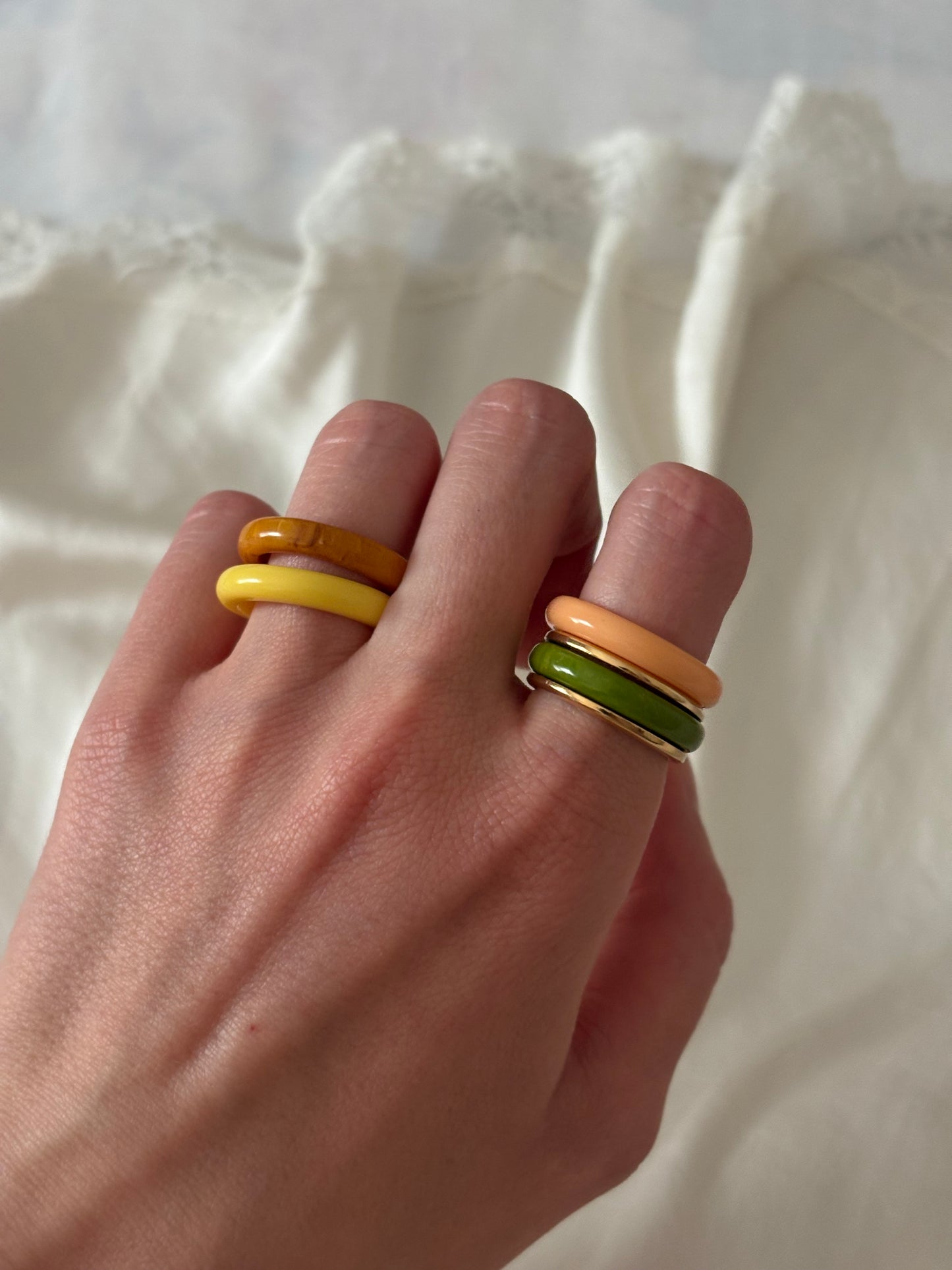 Set of 4 interchangeable Avon rings, 1977