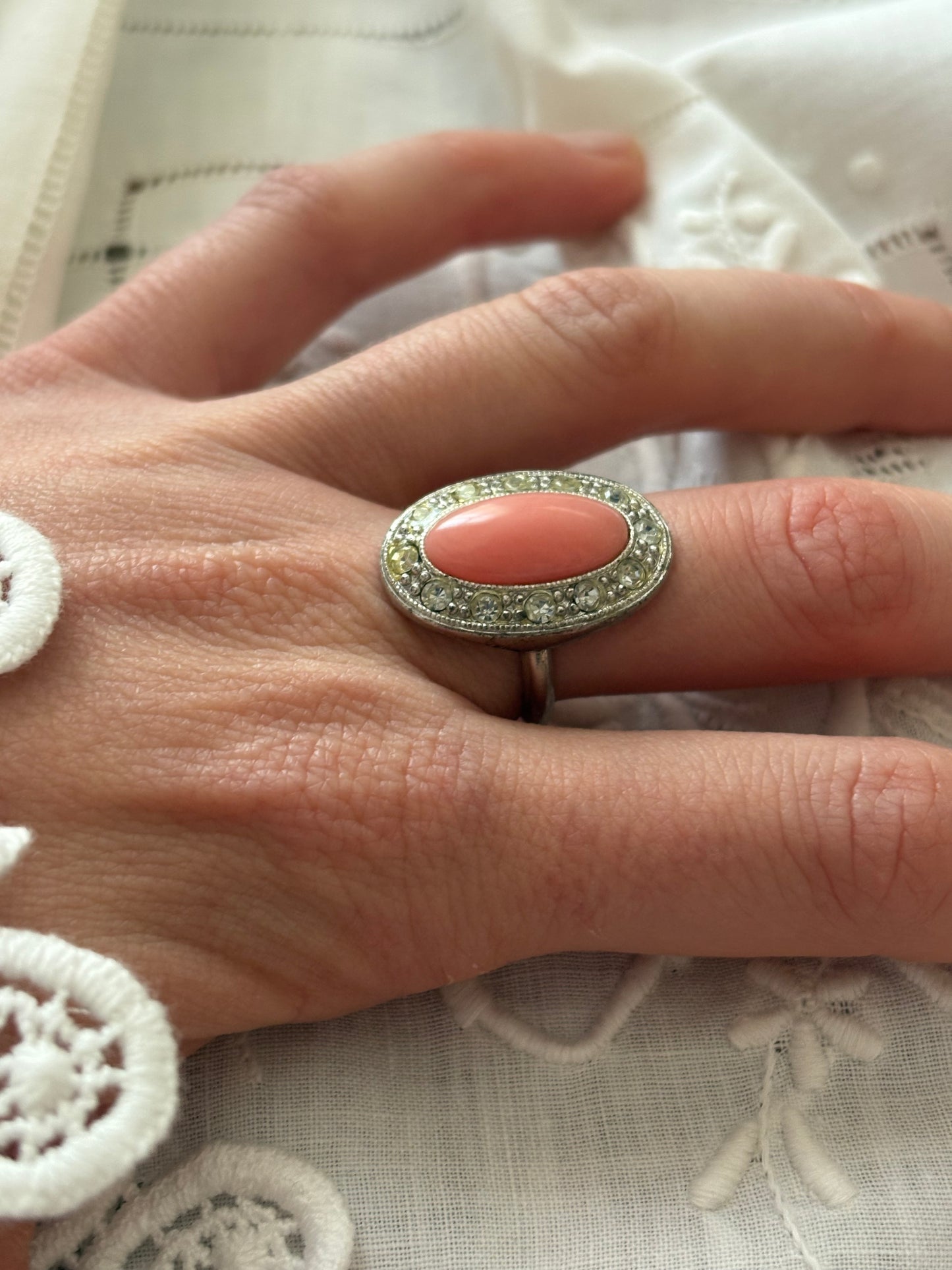 Pierścionek Avon „Pale fire”,1974 rok