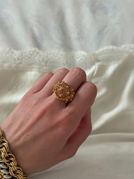 Pierścionek Avon „Spun Blossoms Filigree Ring”, 1979 rok