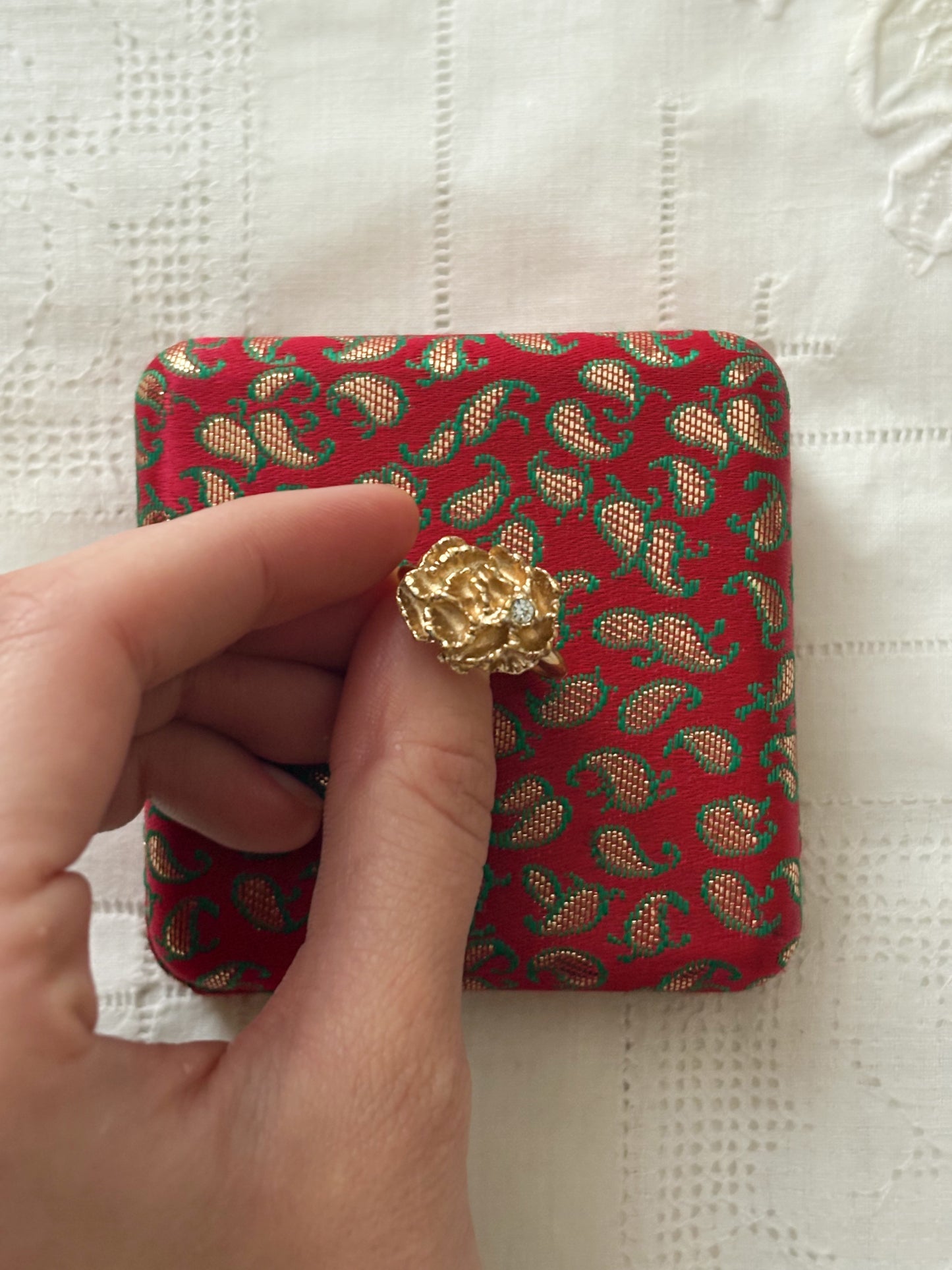 Pierścionek Avon „Flowerblaze”,1976 rok