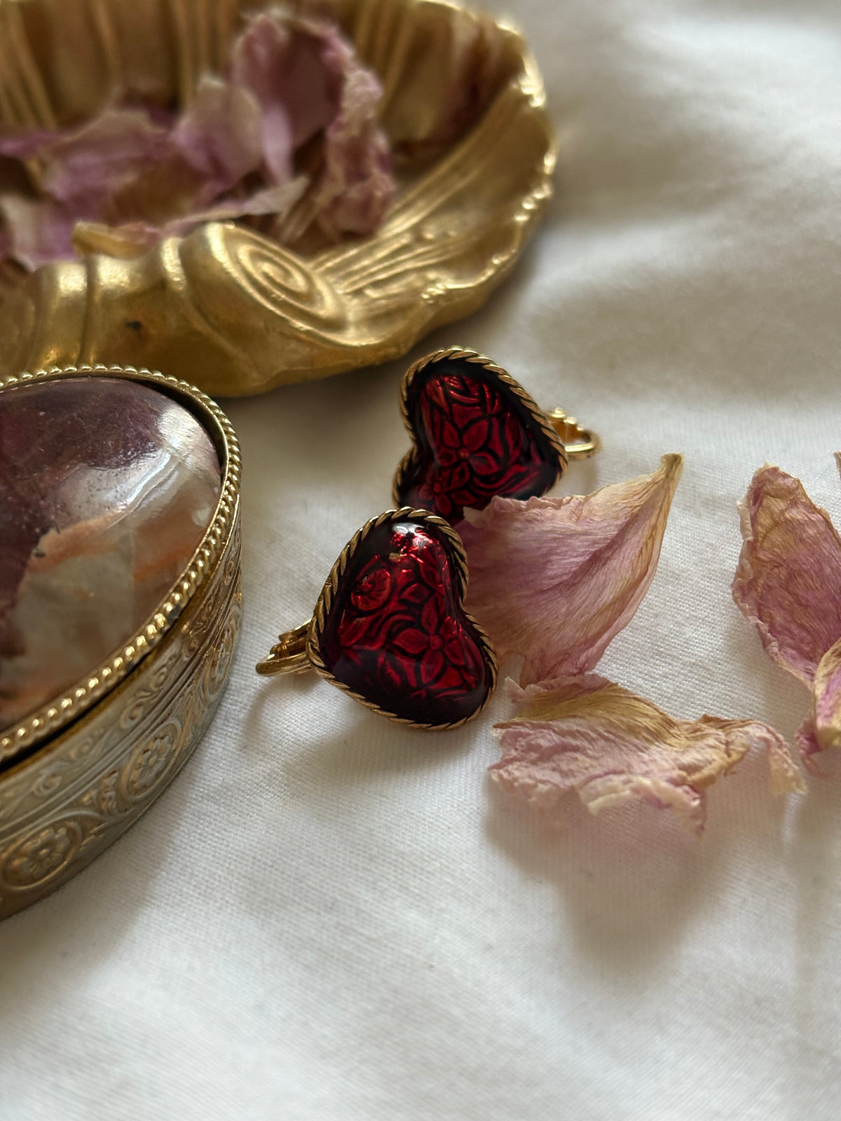 Wytłaczane klipsy Avon „Hearts Afire”,1995 rok