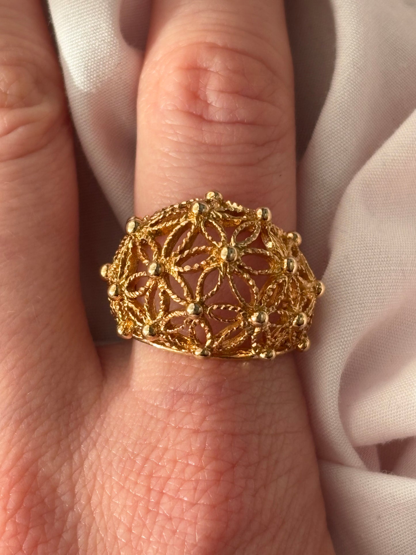 Avon "Spun Blossoms Filigree Ring", 1979