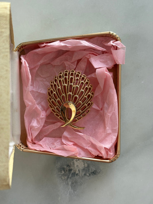 Broszka marki Trifari