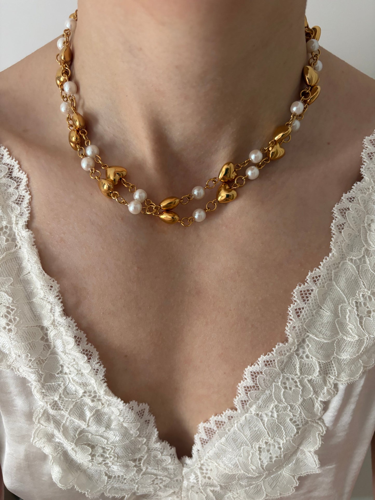 Naszyjnik Trifari z perłami i serduszkami