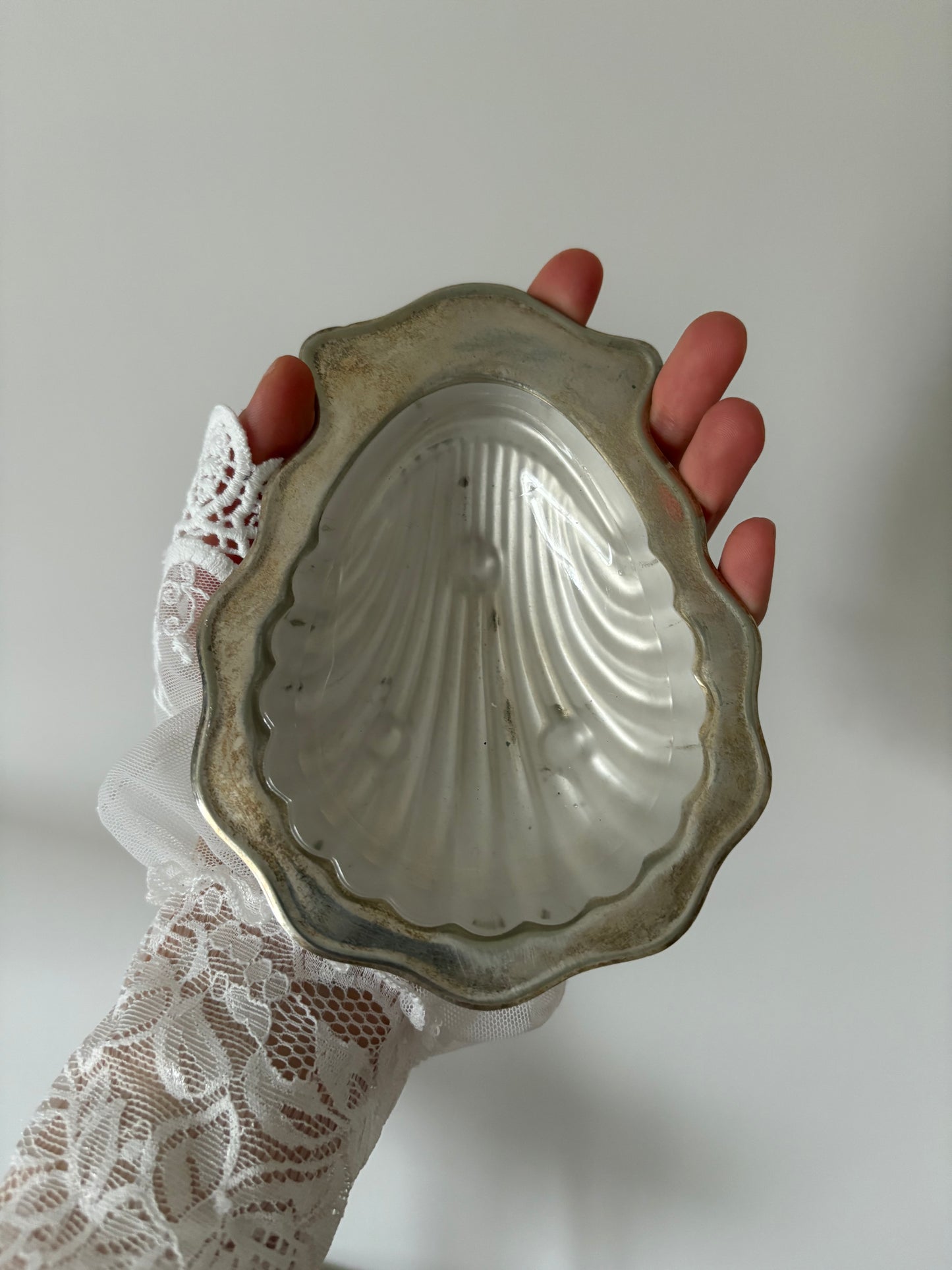 Decorative shell – milk glass + metal