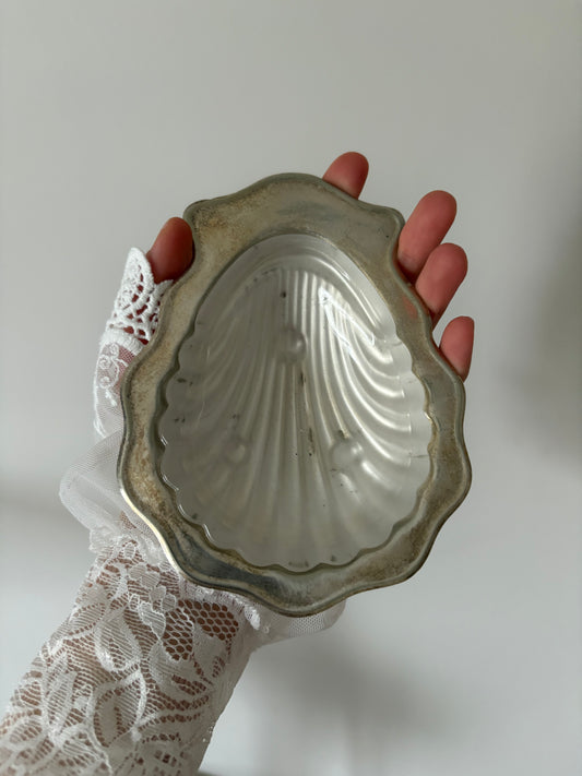 Decorative shell – milk glass + metal