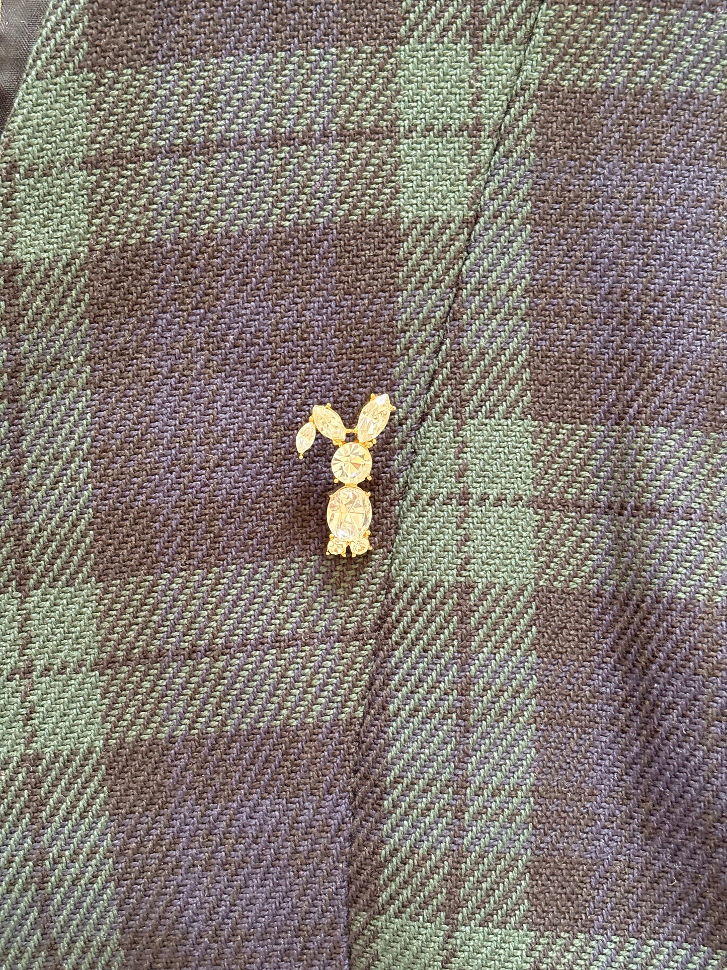 Avon "CRYSTAL BUNNY" brooch, 1997
