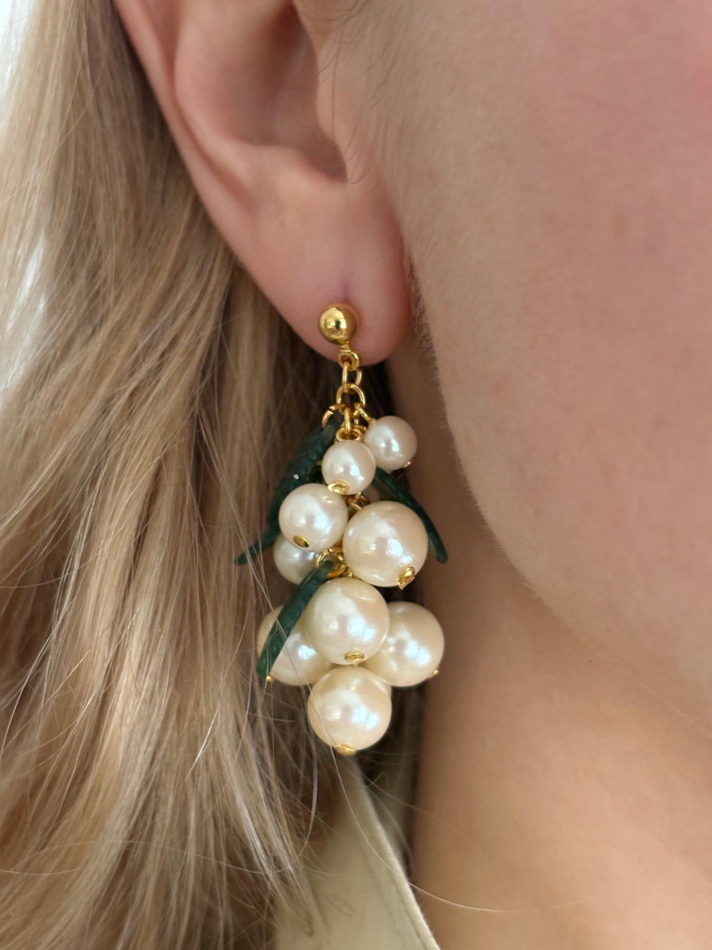 Avon "Pearlesque Dangle" Earrings, 1992