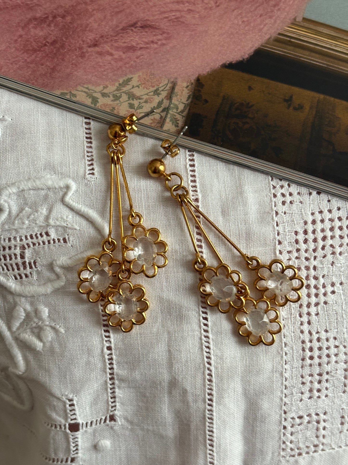 Kolczyki Avon “Dangling Daisy”, 1994 rok