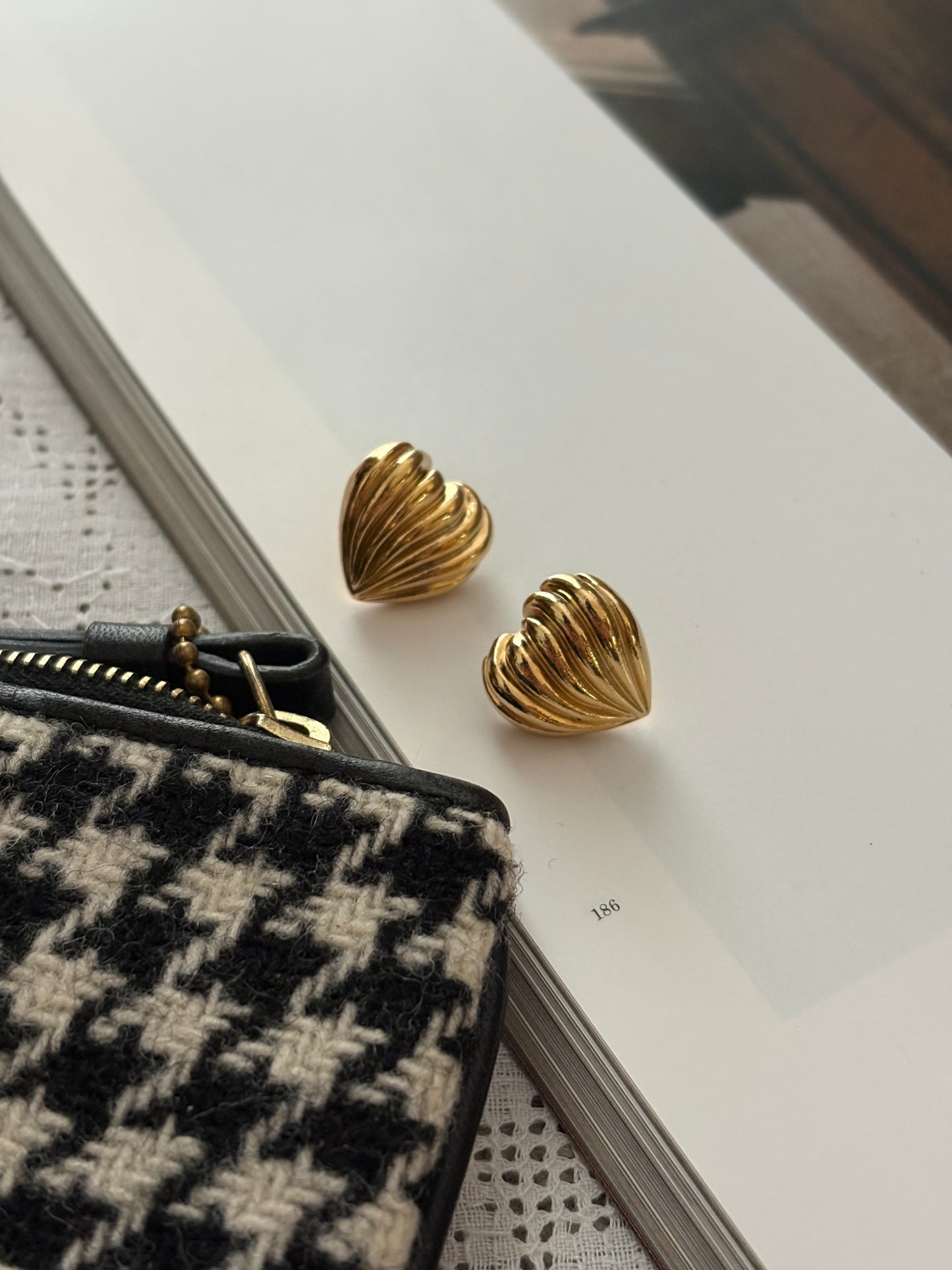 Kolczyki Avon “Pleated heart”,1994 rok