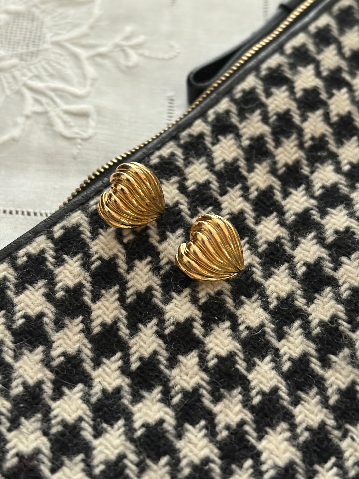 Kolczyki Avon “Pleated heart”,1994 rok