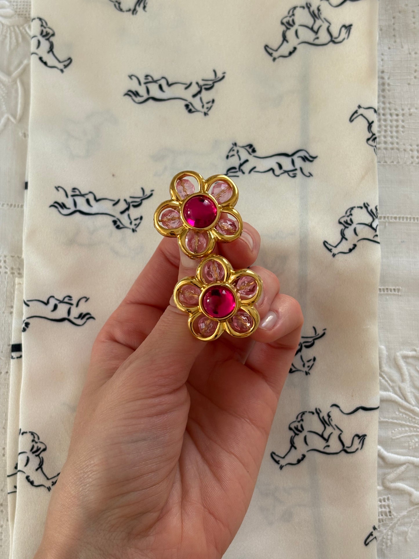 Rzadkie klipsy Napier w kształcie kwiatów