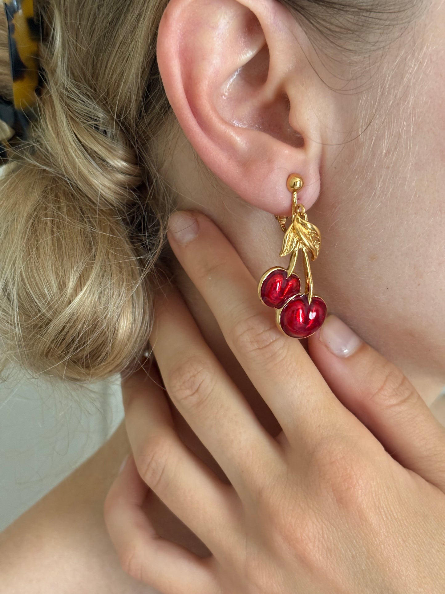 Klipsy Avon “Cherry, cherry”,1990 rok