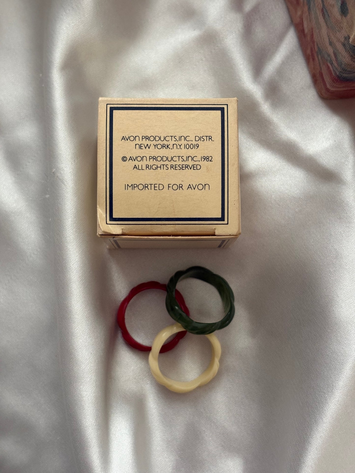 Zestaw pierścionków Avon „China Fantasy Rings”,1982 rok