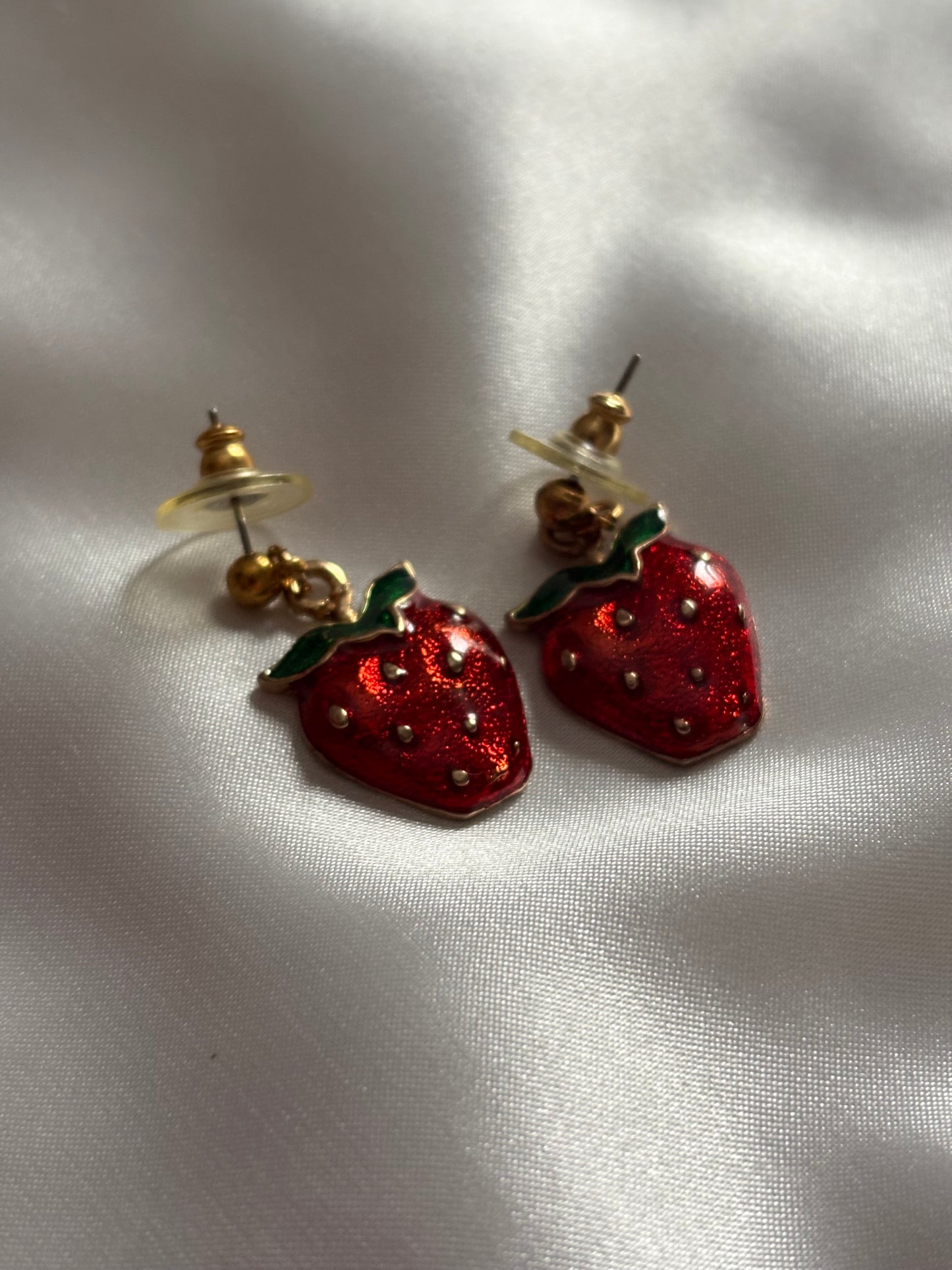 Kolczyki w postaci truskawek