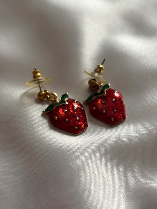 Kolczyki w postaci truskawek
