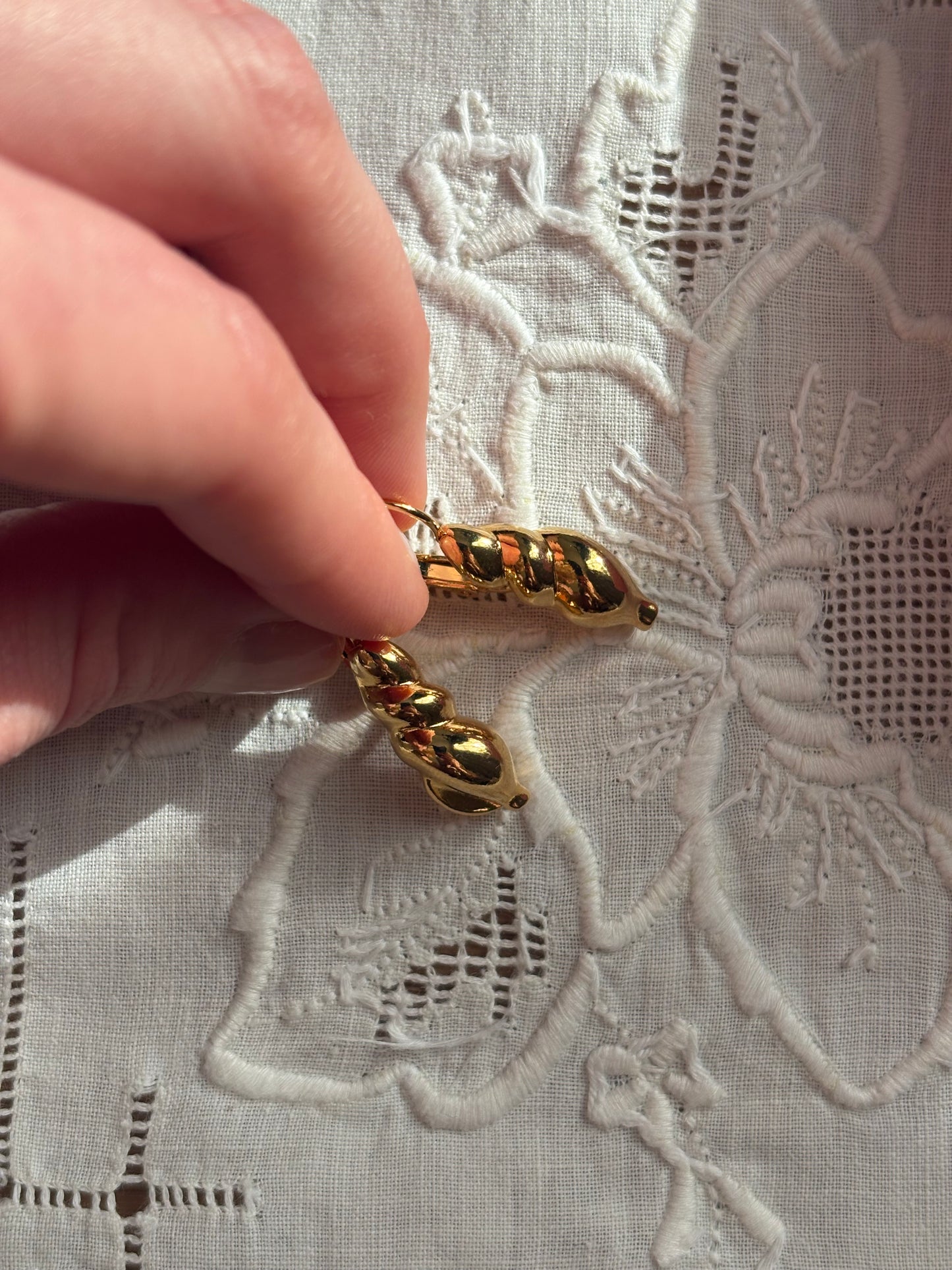 Avon "GOLDEN CLASSICS LEVERBACK" Earrings, 1997