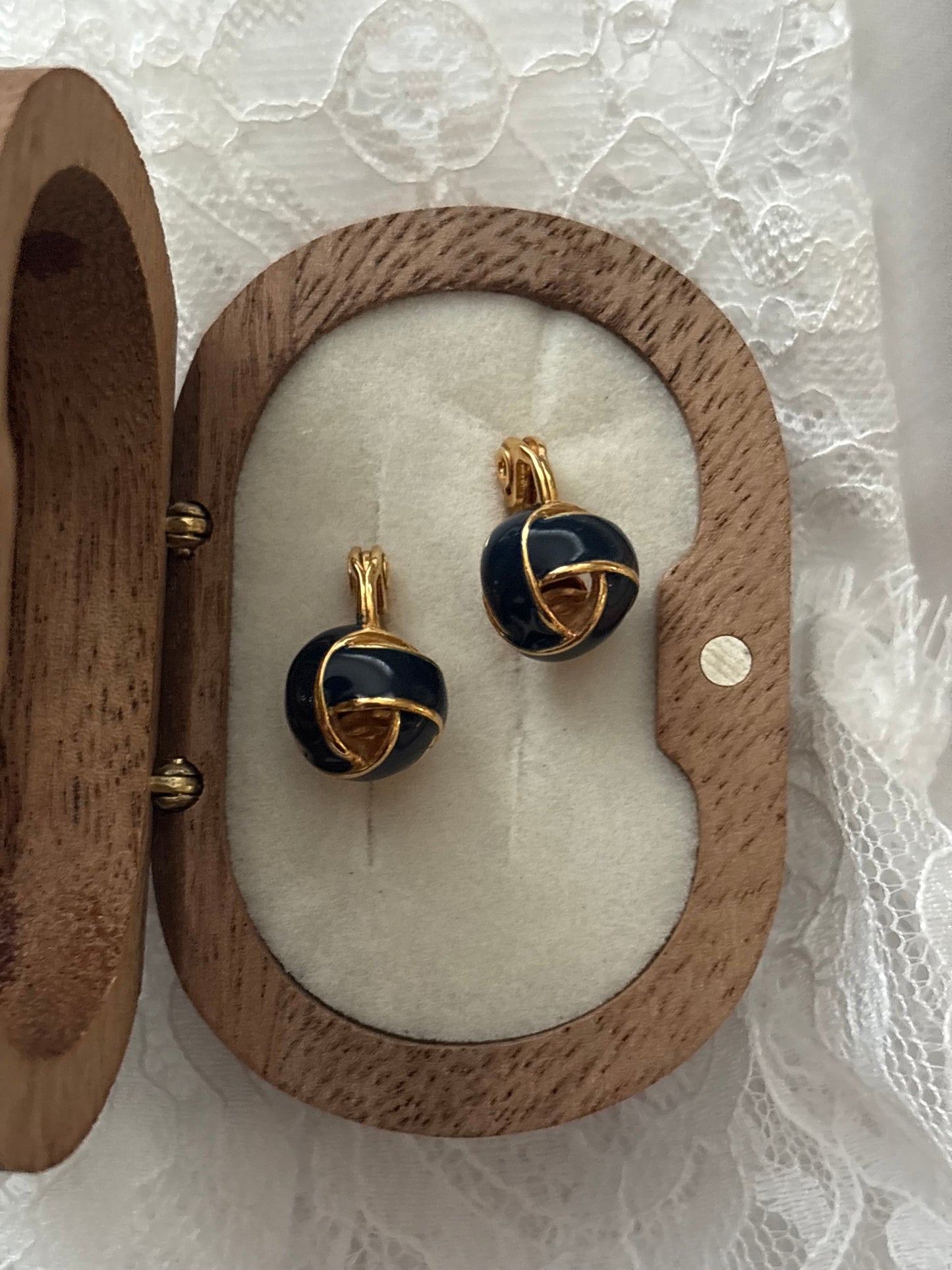 Monet Clips – elegant knots