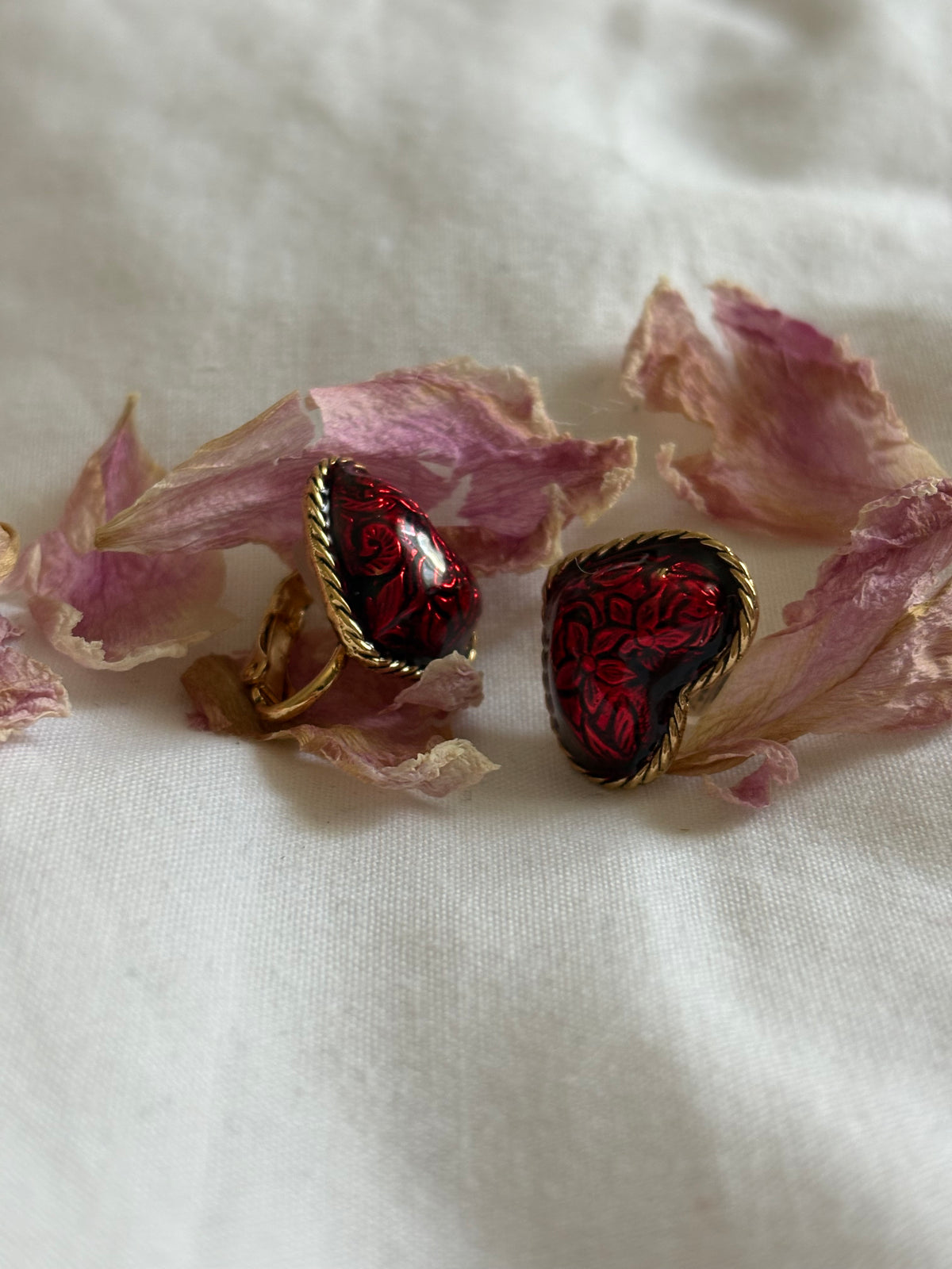 Wytłaczane klipsy Avon „Hearts Afire”,1995 rok