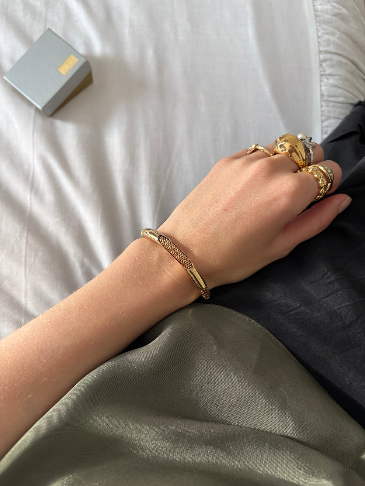 Bransoletka Avon z metalowej siateczki, długość 18,5 cm