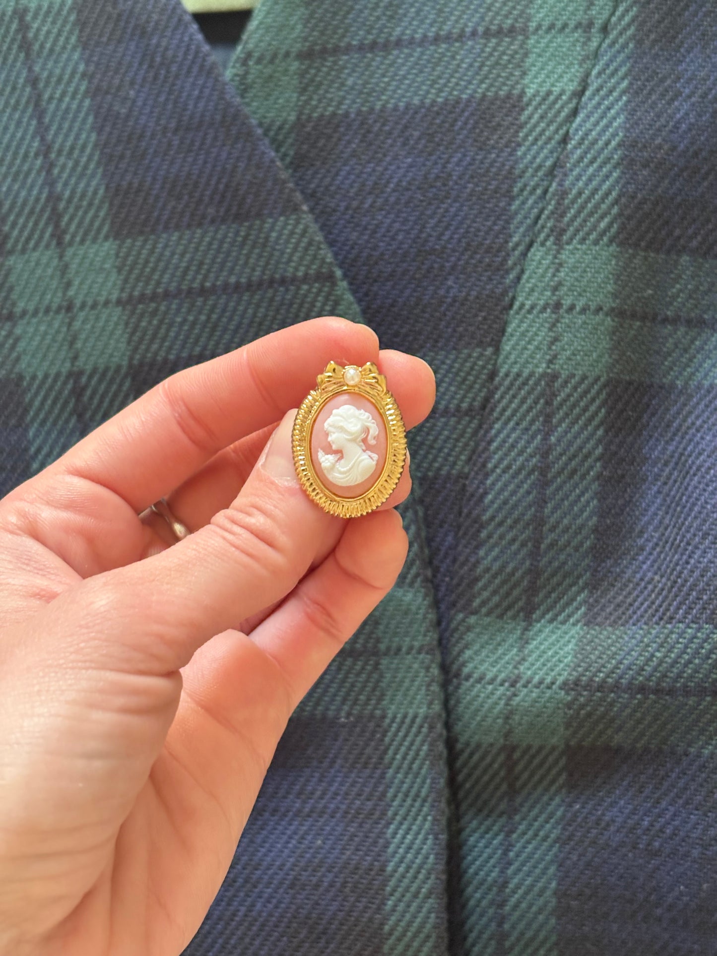 Avon “Romantic Portraits” Brooch, 1990