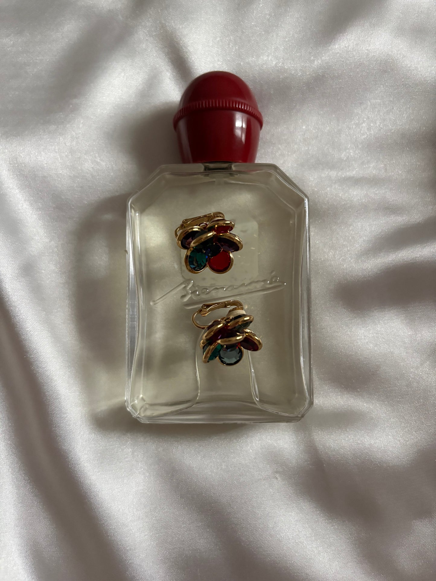 Pozłacane klipsy z kolorowymi kryształami