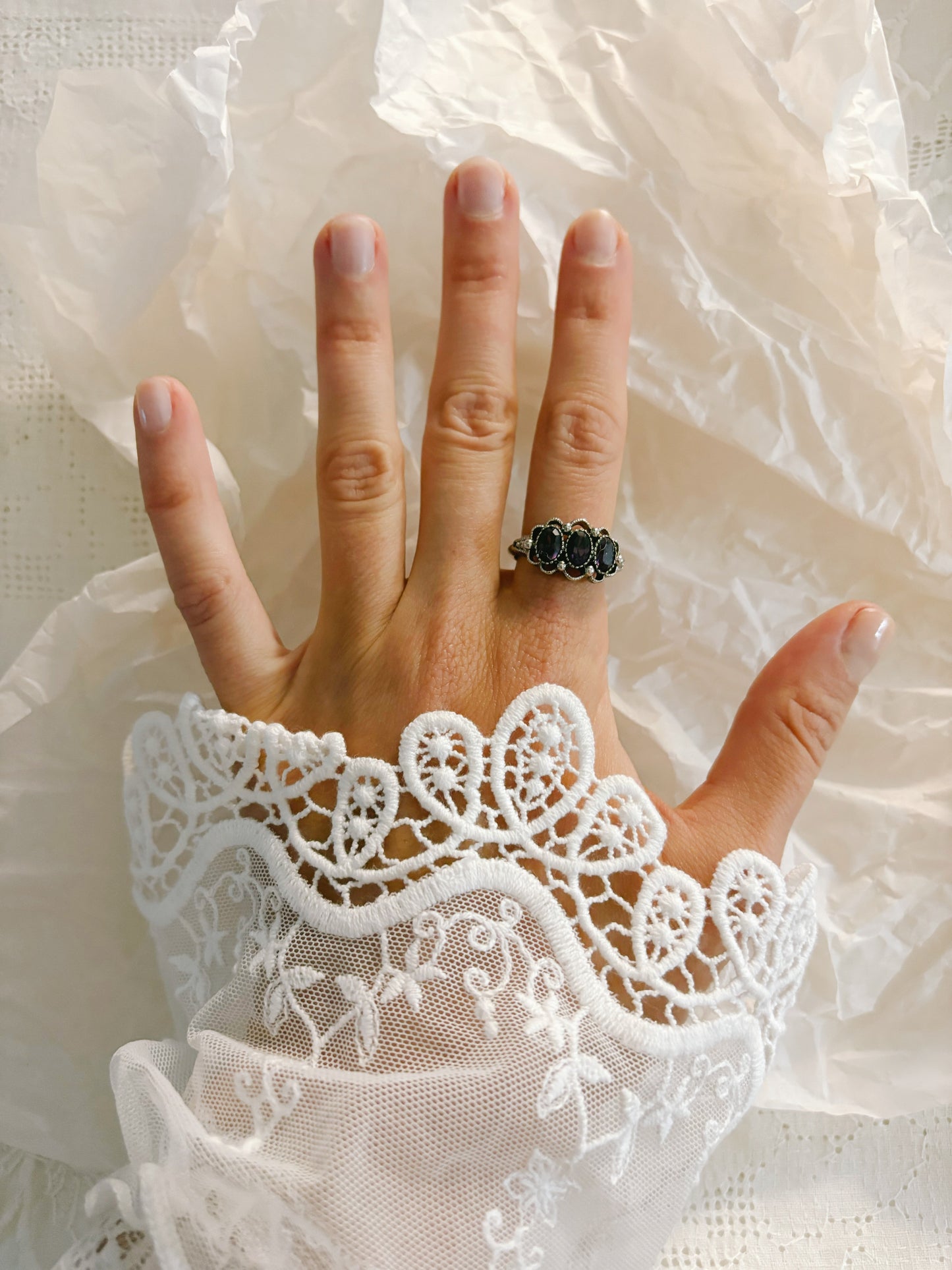 Pierścionek Avon „Purple Brilliance” ,1972 rok