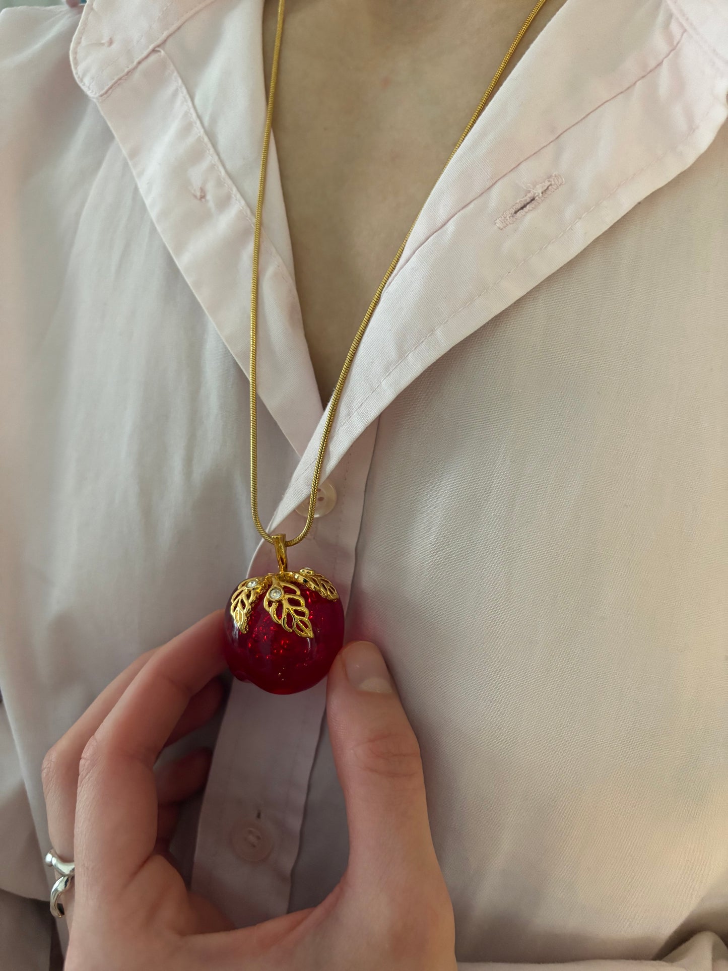 Naszyjnik Avon „Elegant apple”,1994 rok