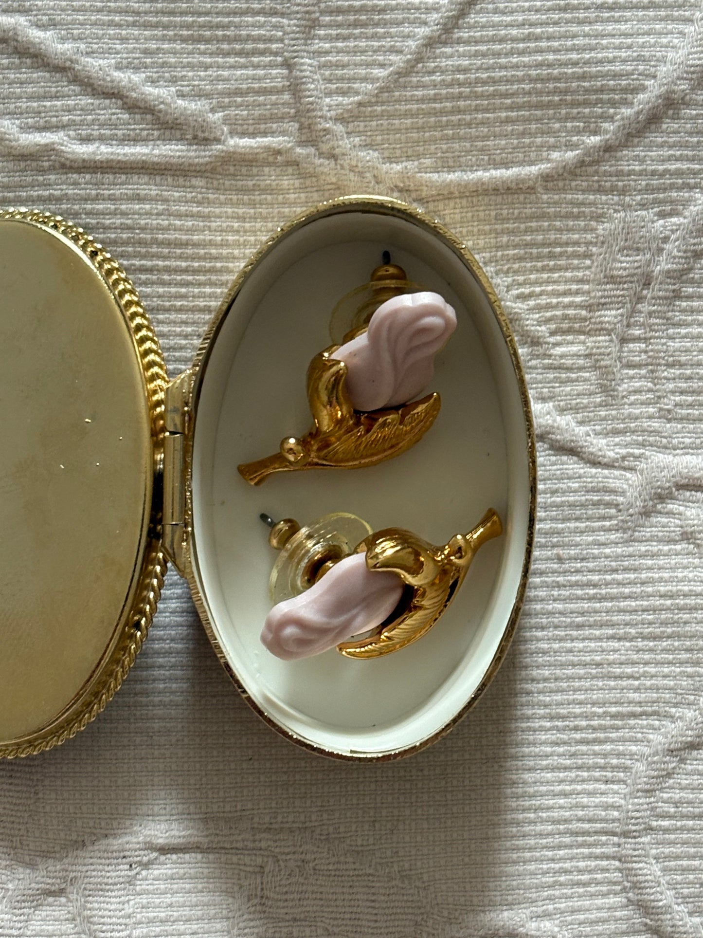 Avon rose-shaped earrings, 1994