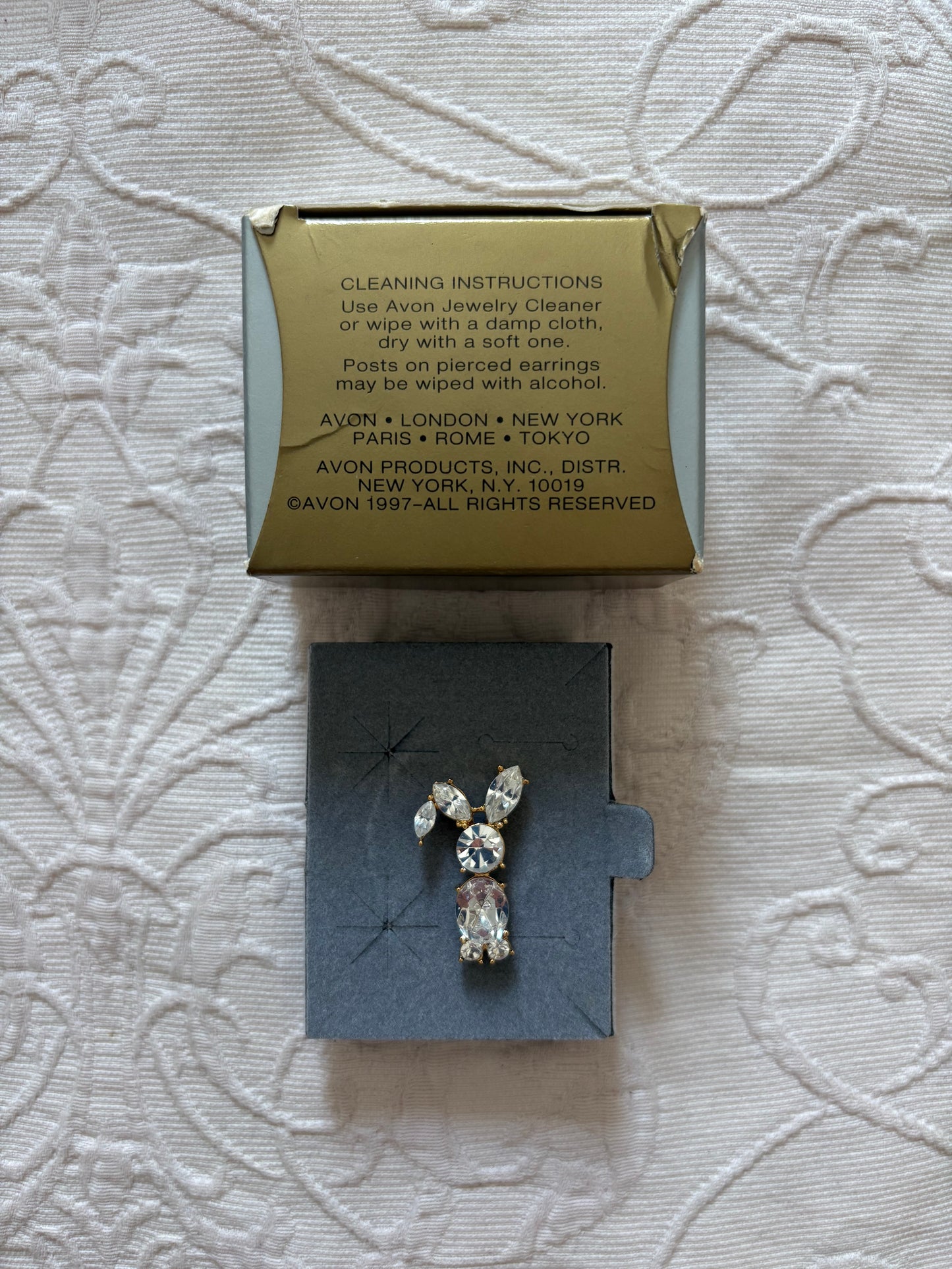 Avon "CRYSTAL BUNNY" brooch, 1997