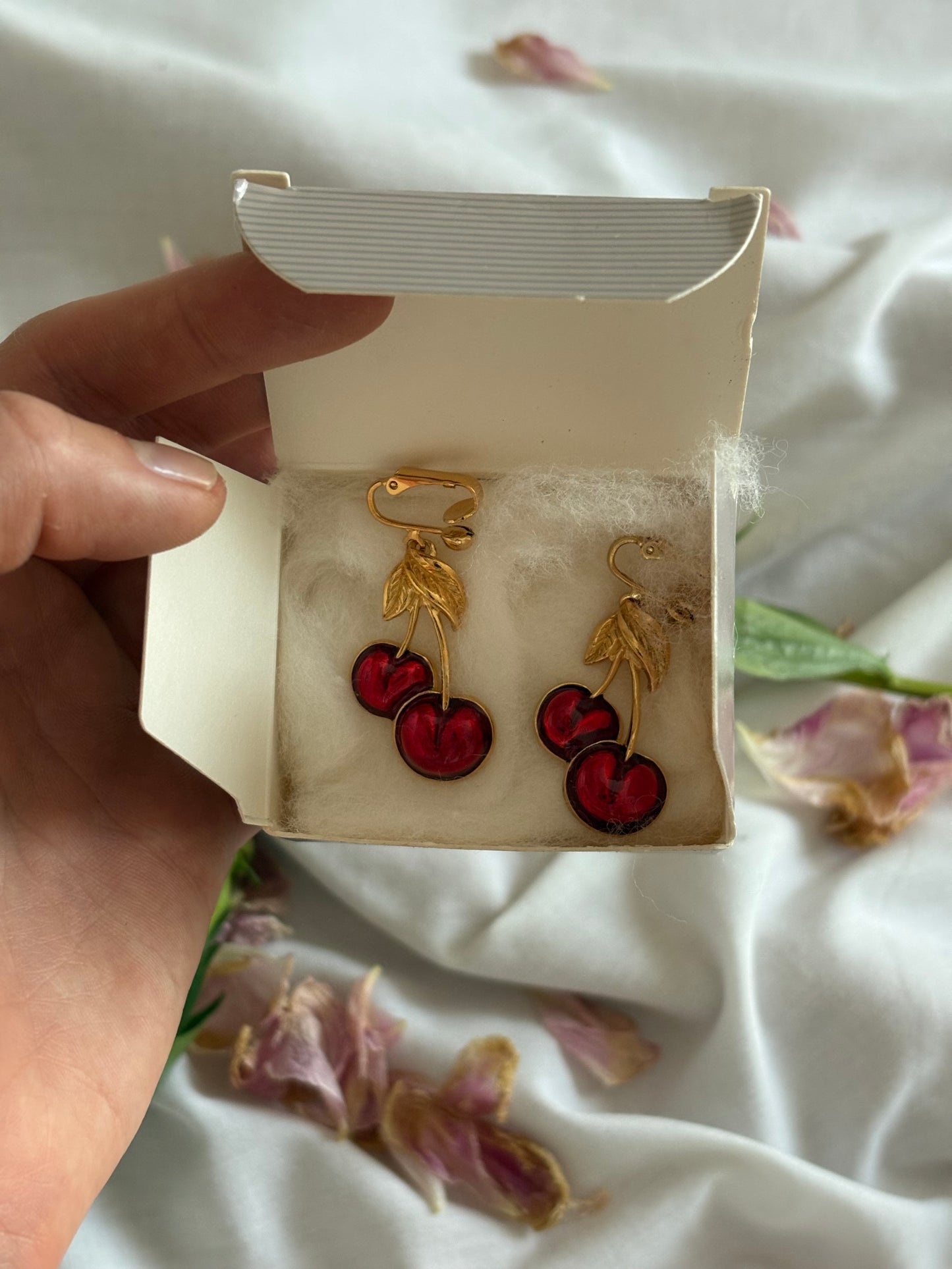 Klipsy Avon “Cherry, cherry”,1990 rok
