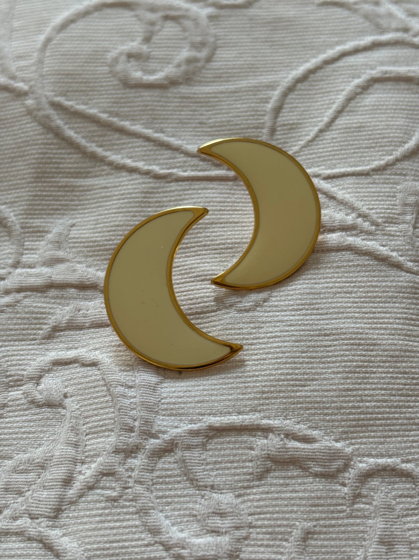 Clip-on earrings with milky enamel in the shape of a large moon