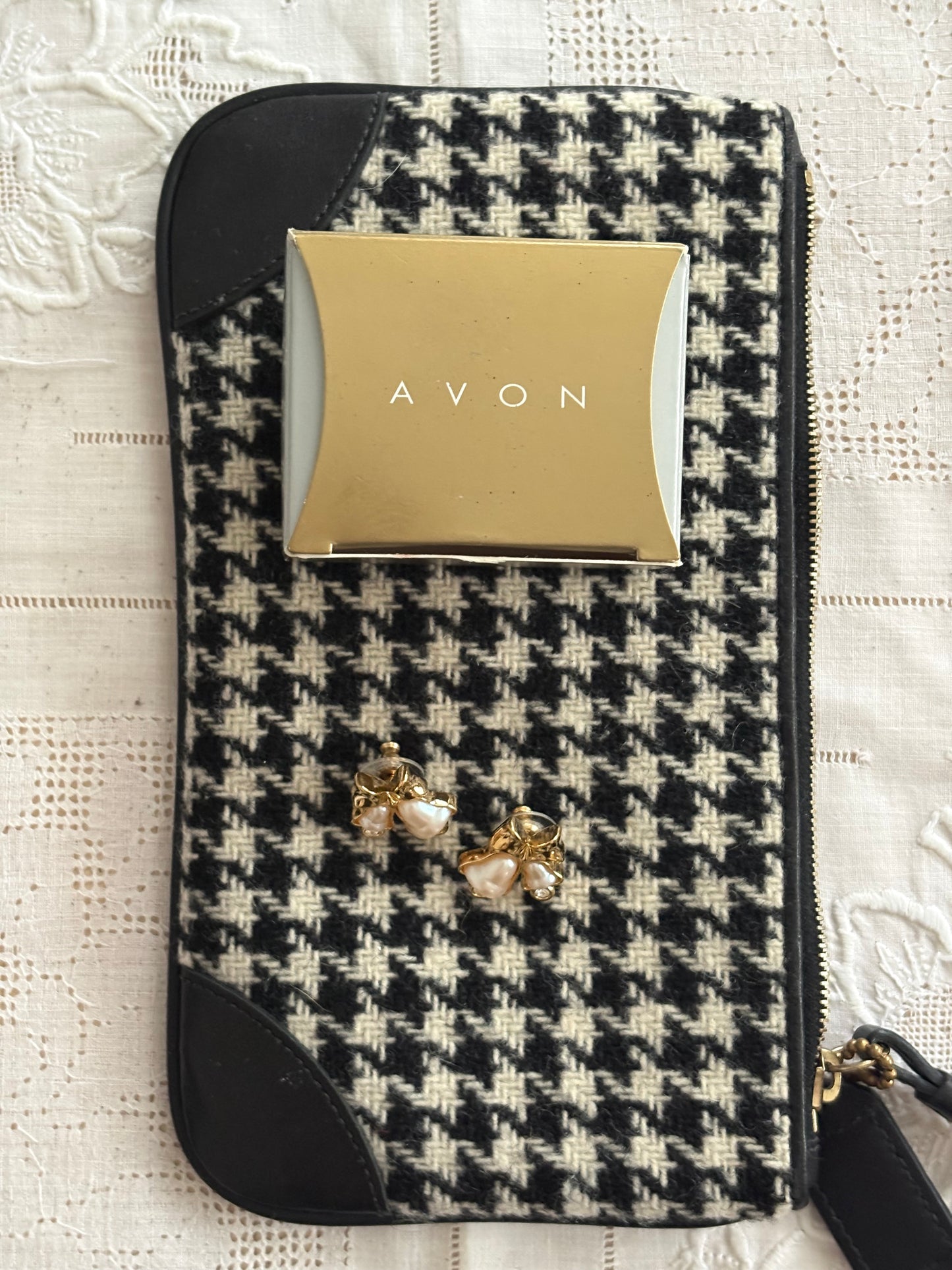 Kolczyki Avon “”Pearly Bell”,1997 rok