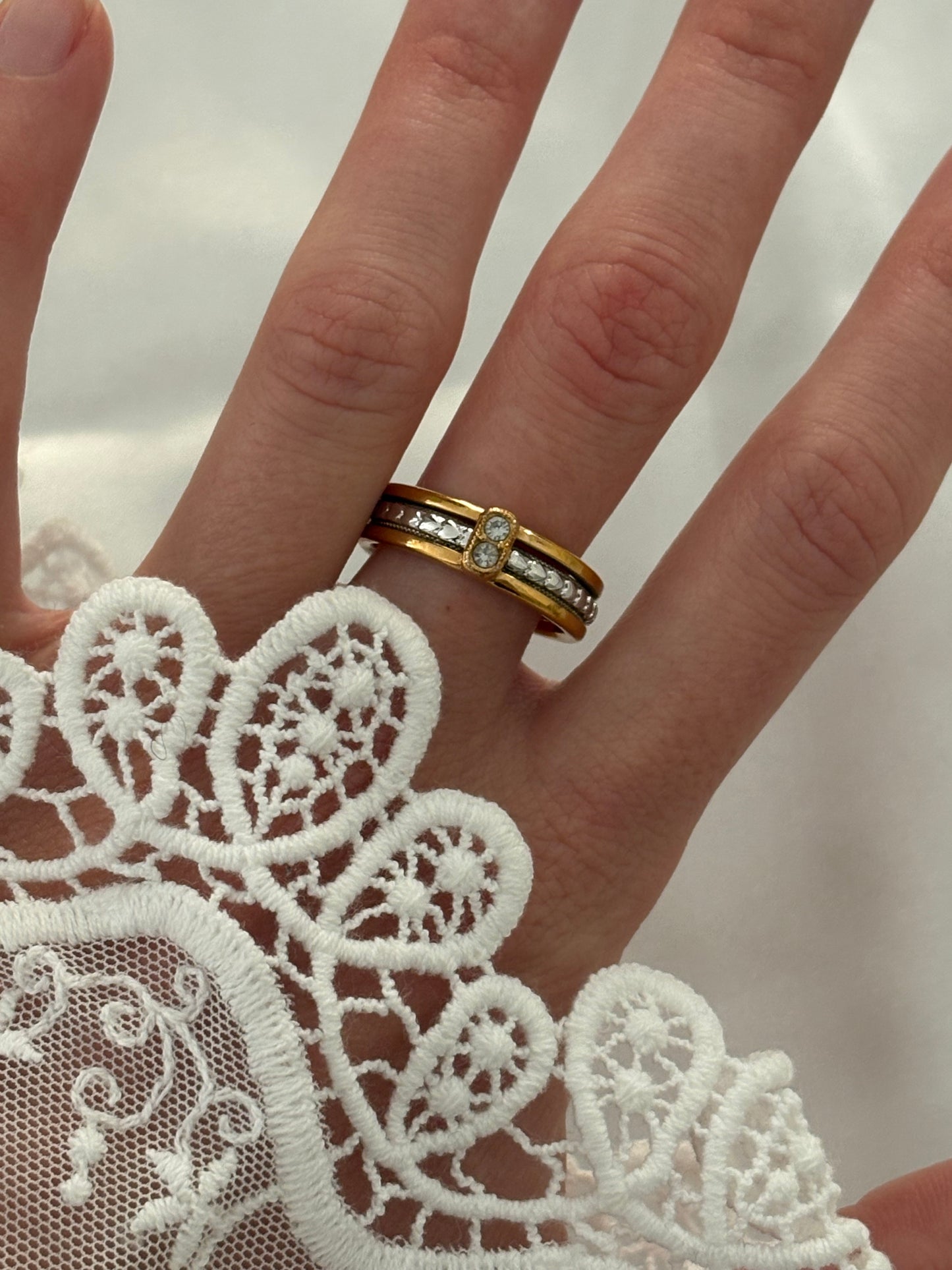 Rozbieralny pierścionek Avon „Lovesong”,1979 rok