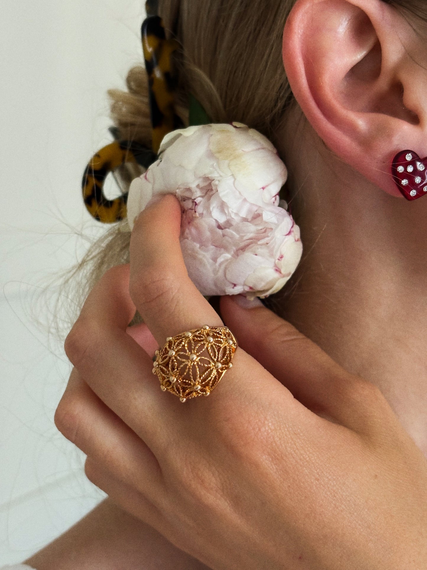 Avon "Spun Blossoms Filigree Ring", 1979