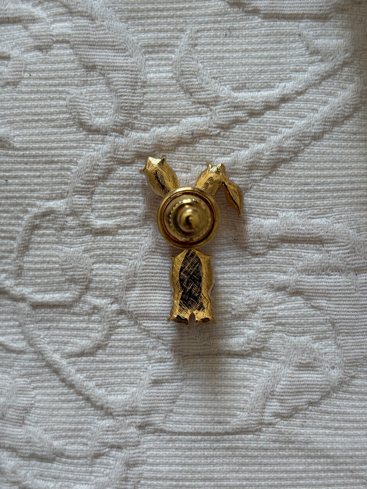 Avon "CRYSTAL BUNNY" brooch, 1997