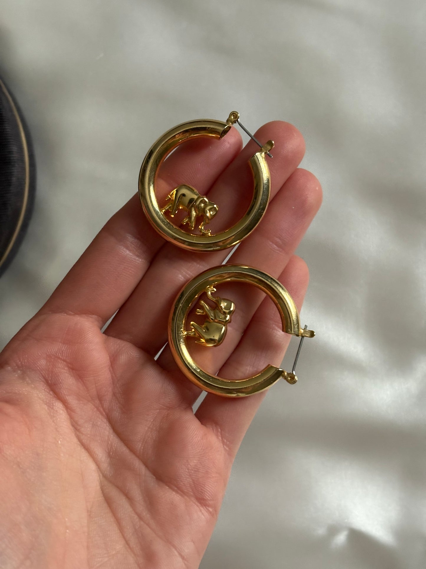 Srebrzone klipsy Trifari w formie kwiatu