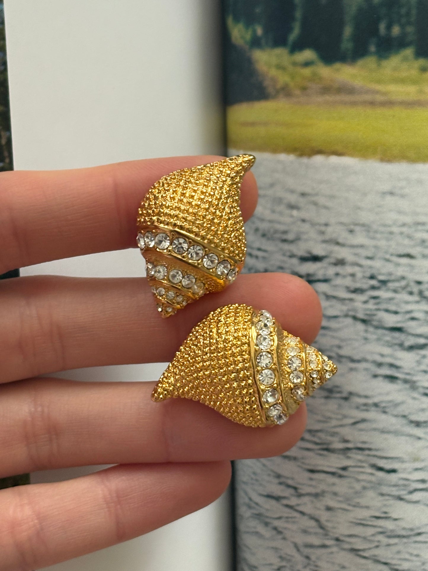 Kolczyki w postaci muszelek Kenneth Jay Lane