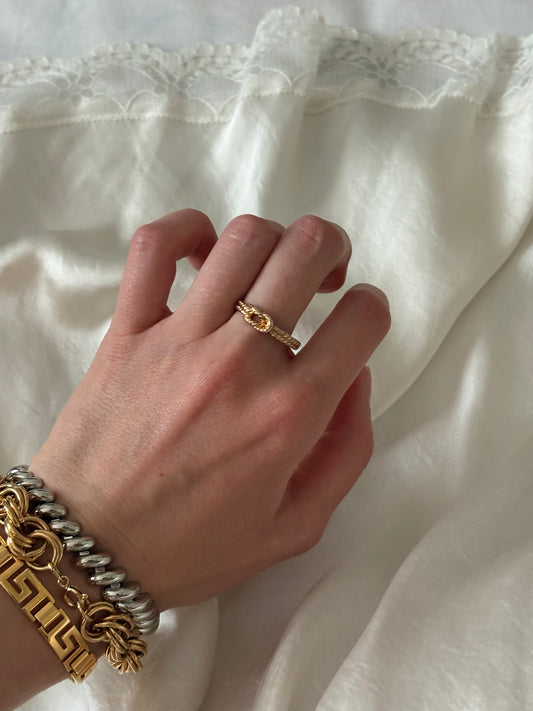 Avon “Love Knot Ring”