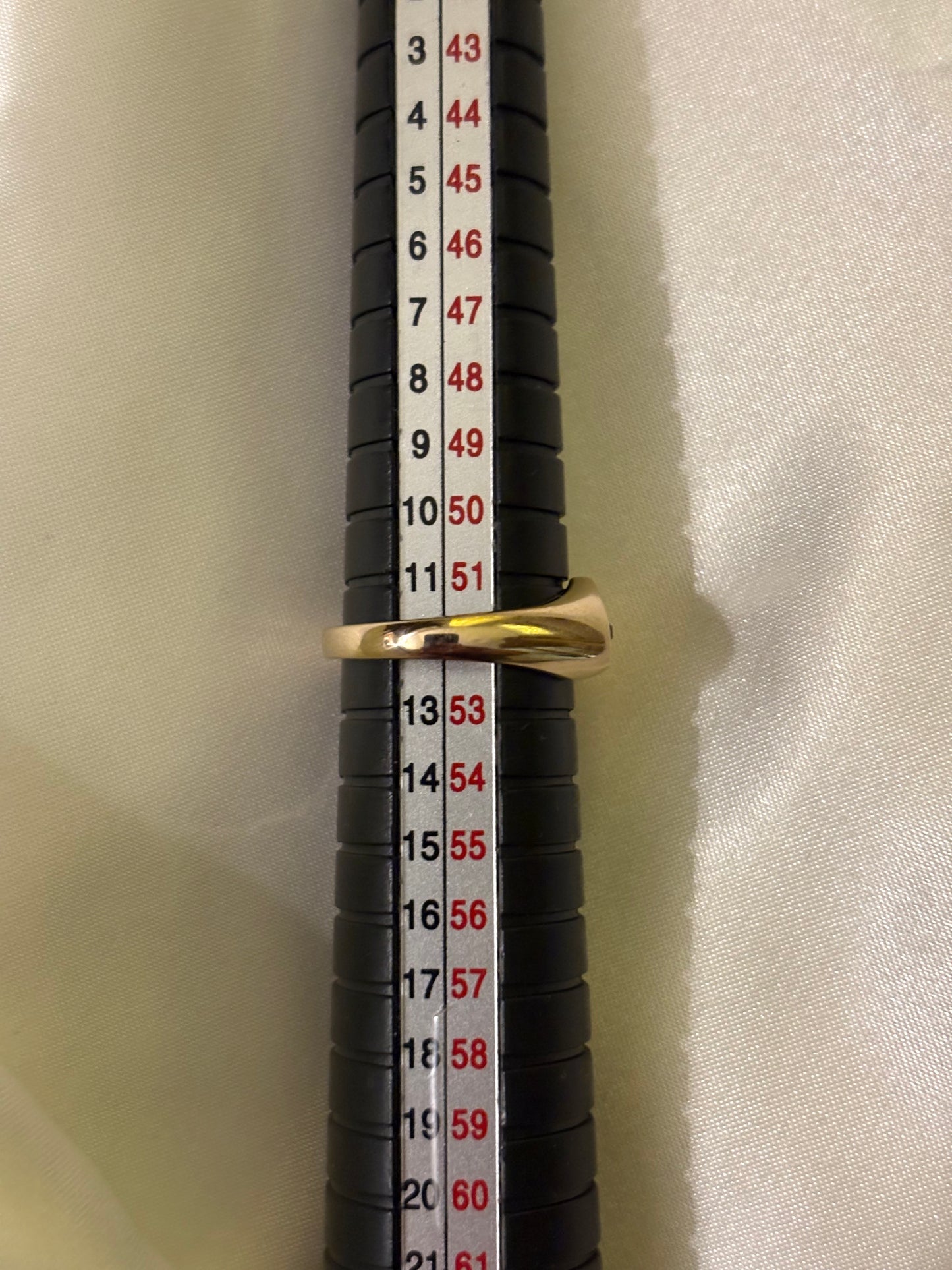 Pozłacany pierścionek Avon “ Scarlet Accent”,1982 rok