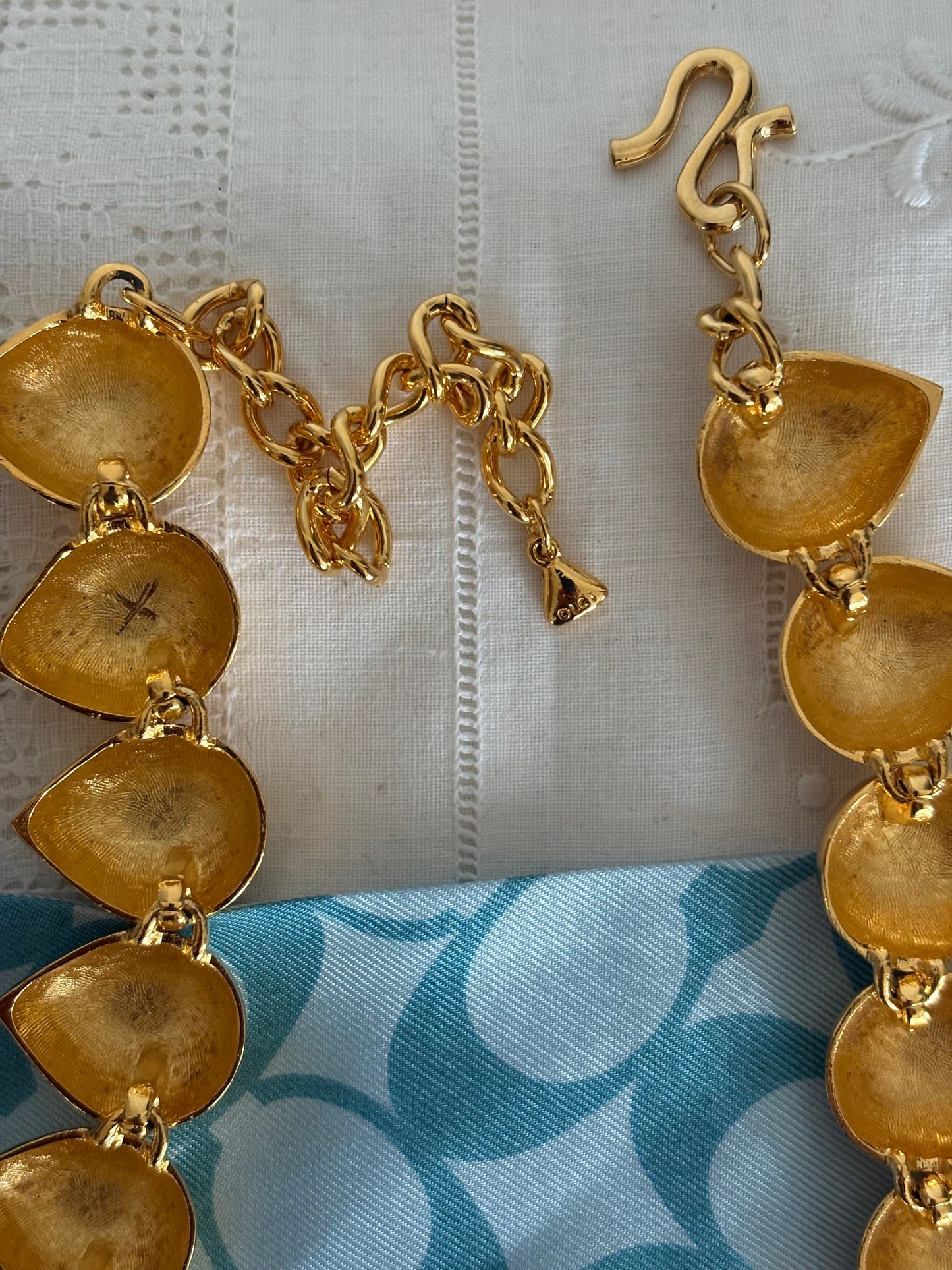 Pozłacany naszyjnik Liz Claiborne