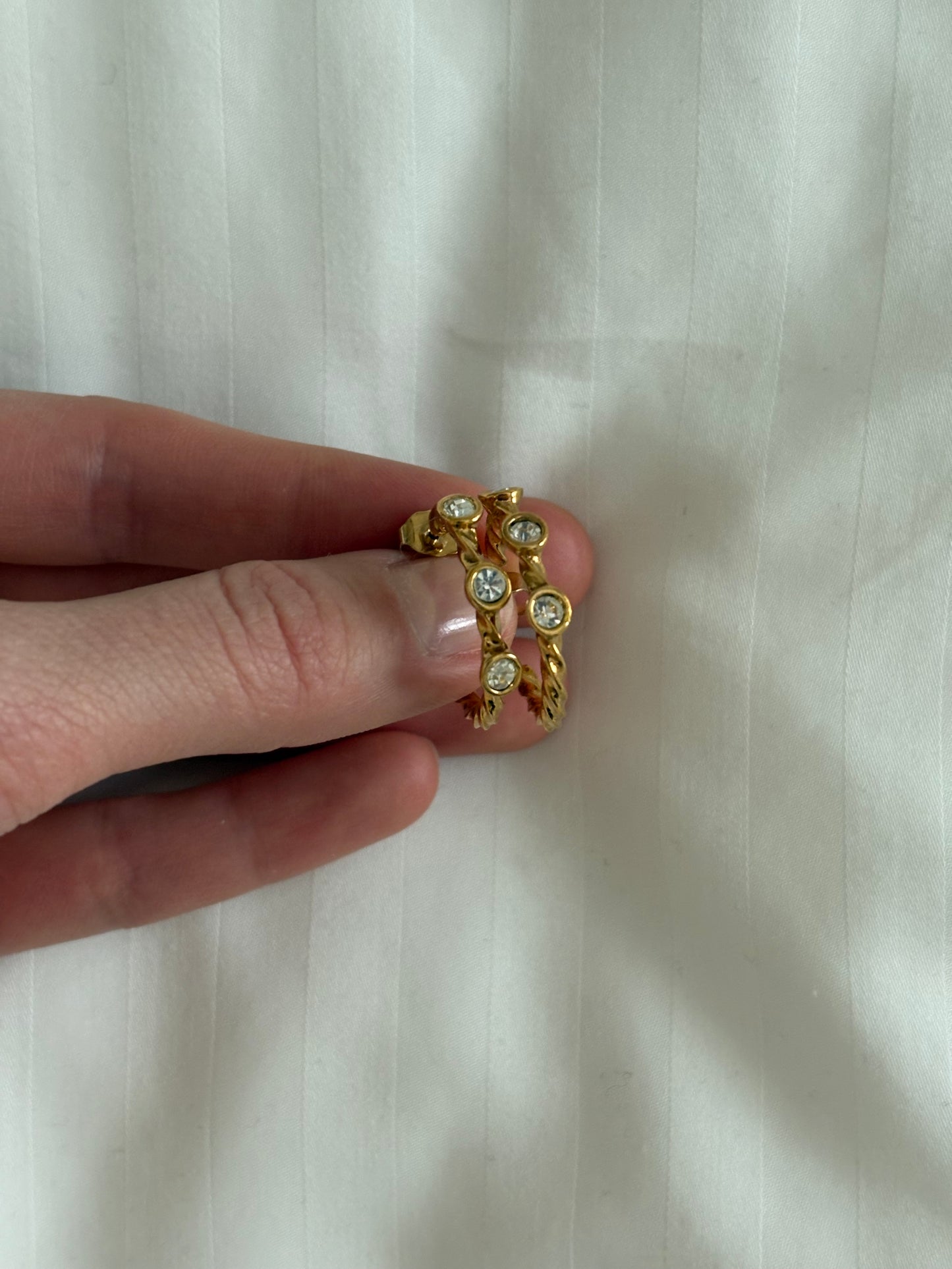 Kolczyki Avon “Brilliant hoop”,1991 rok