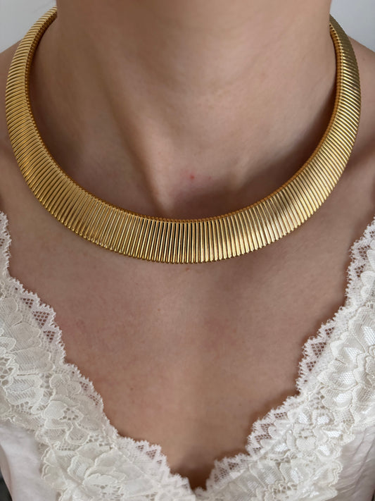 Złocony naszyjnik typu Omega