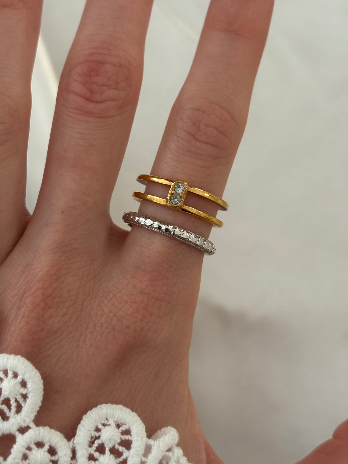 Rozbieralny pierścionek Avon „Lovesong”,1979 rok