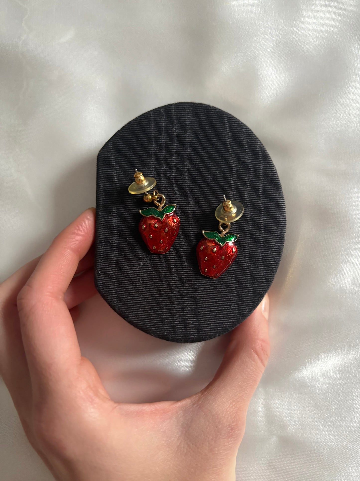 Kolczyki w postaci truskawek