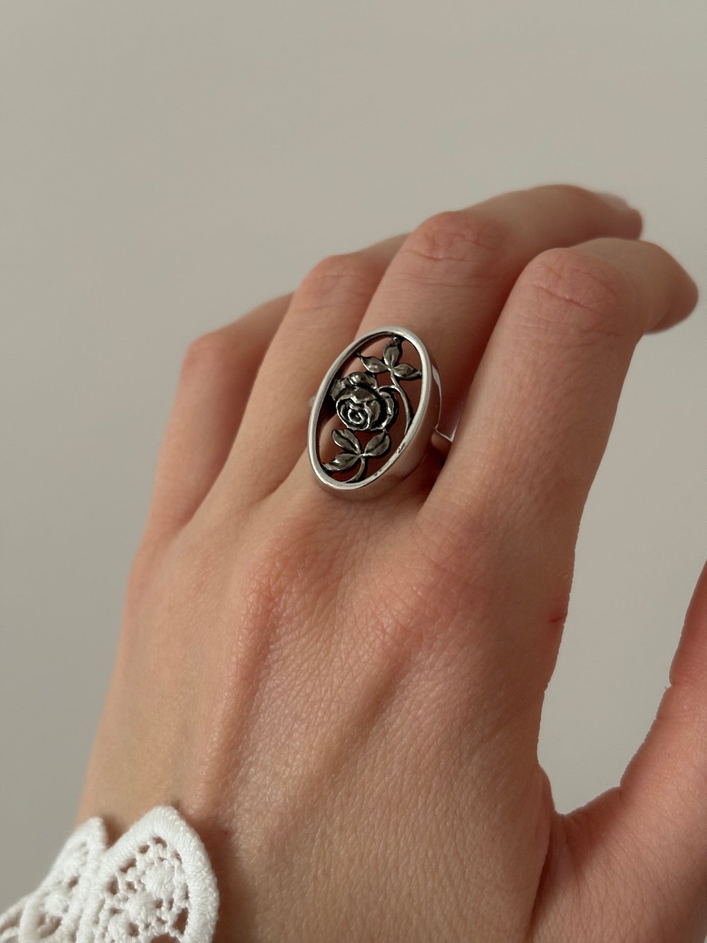Avon "ROSAMONDE" ring, 1975