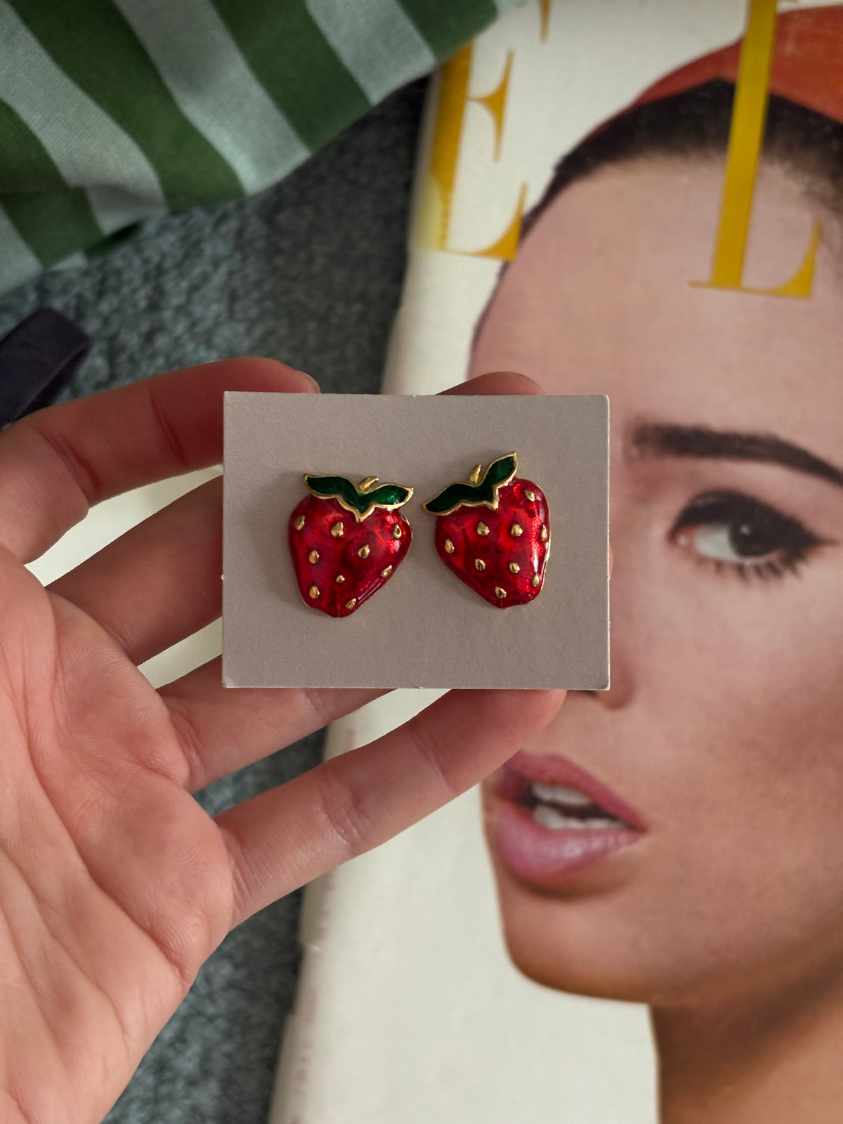 Kolczyki Avon “Very Berry”,1987 rok