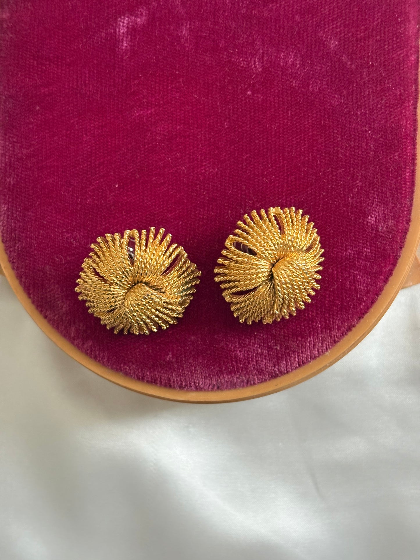 Kultowe kolczyki Monet „ Cordelia”, lata 1970-1980