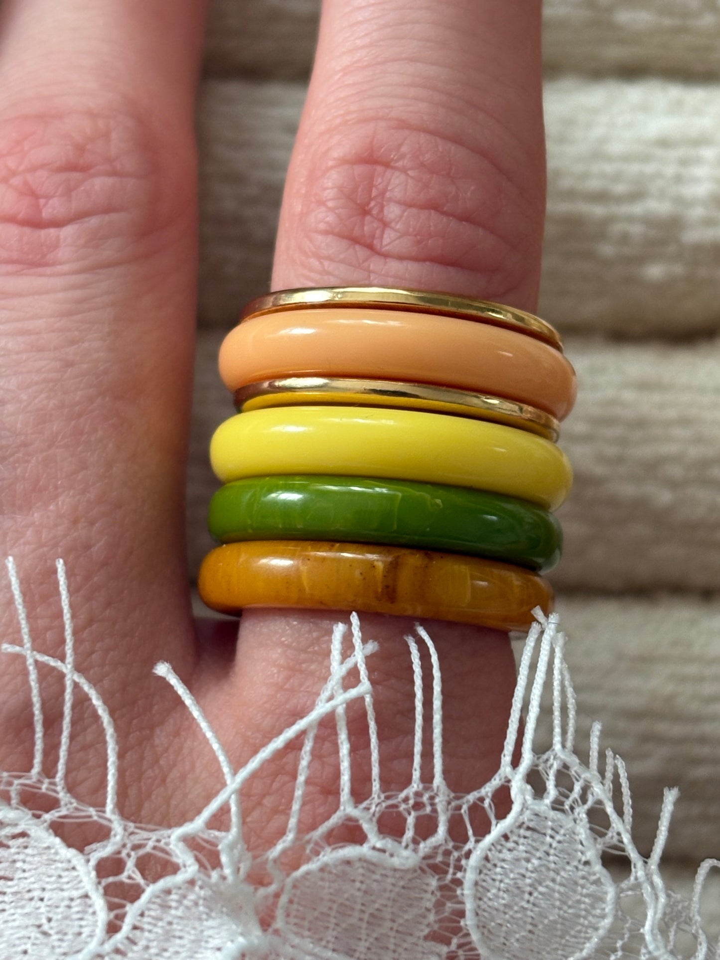 Set of 4 interchangeable Avon rings, 1977