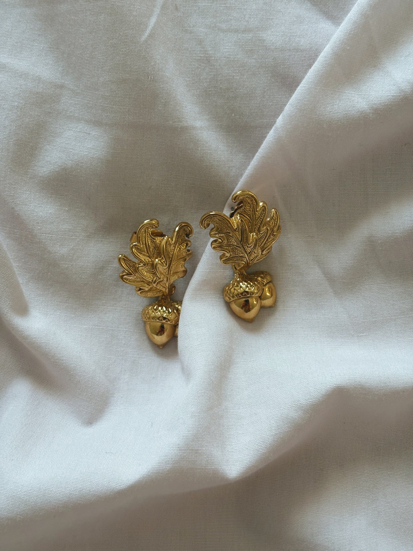 Kolczyki Avon „ Falling Acorn”, 1990 rok